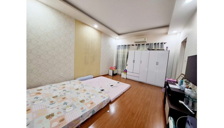 BÁN NHÀ TÂN BÌNH OTO VÀO NHÀ 105M2 4 TẦNG NGANG 4.3M NỞ HẬU 6 PN SÁT MT LẠC LONG QUÂN GẤP BÁN 9.5 TỶ.